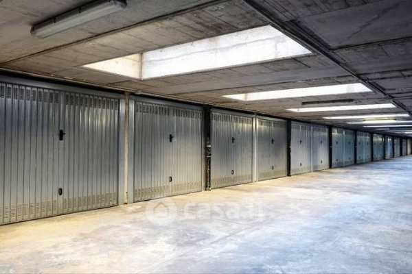 Box/posto auto in residenziale in Via IV Novembre