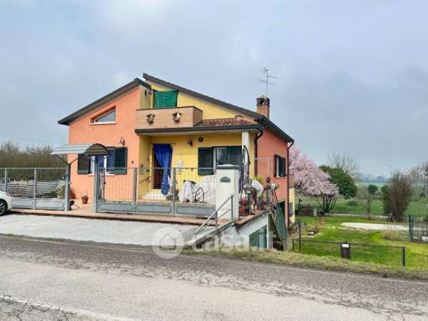 Villa in residenziale in Strada Bastia Ponente