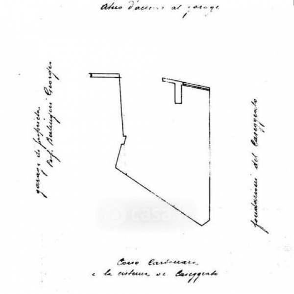 Box/posto auto in residenziale in Corso Carbonara 22