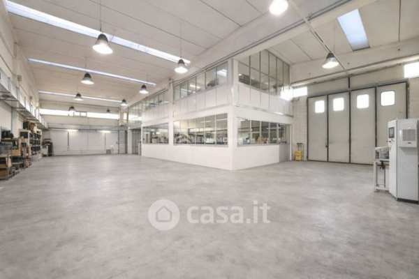 Capannone in commerciale in Via dell'Artigianato 21