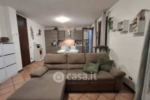 Appartamento in residenziale in Via Lovarini