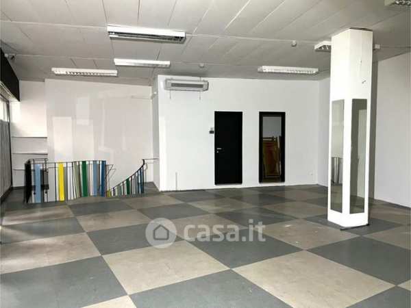Negozio/locale commerciale in commerciale in 