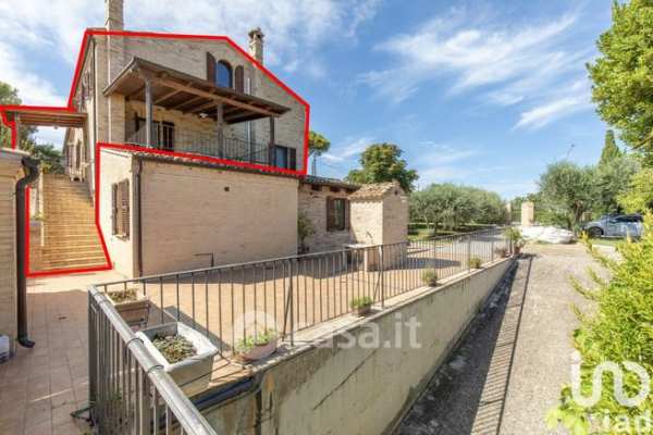 Villa in residenziale in Strada Cretarola 772