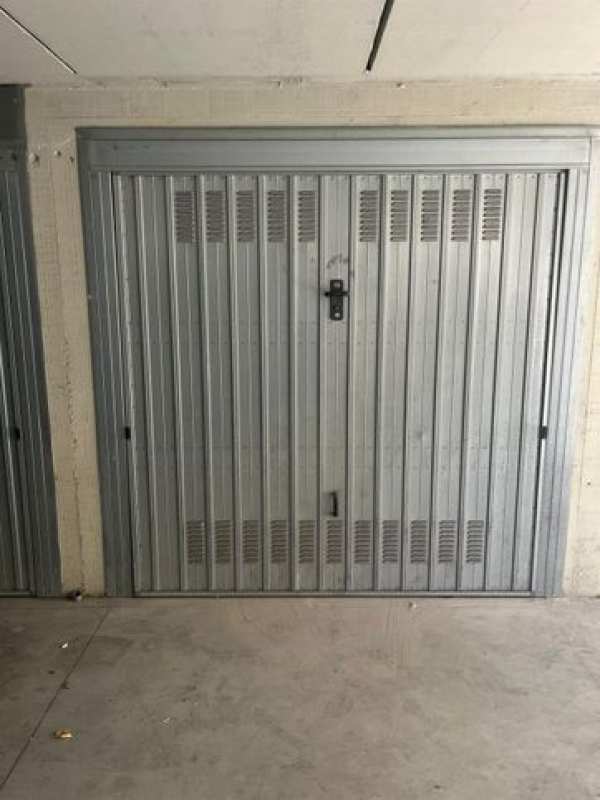 Box/posto auto in residenziale in Via Giulio Martinez 24