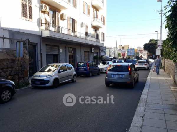 Negozio/locale commerciale in commerciale in Via Perpignano 287