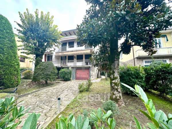 Casa indipendente in residenziale in Via Giovanni Pascoli