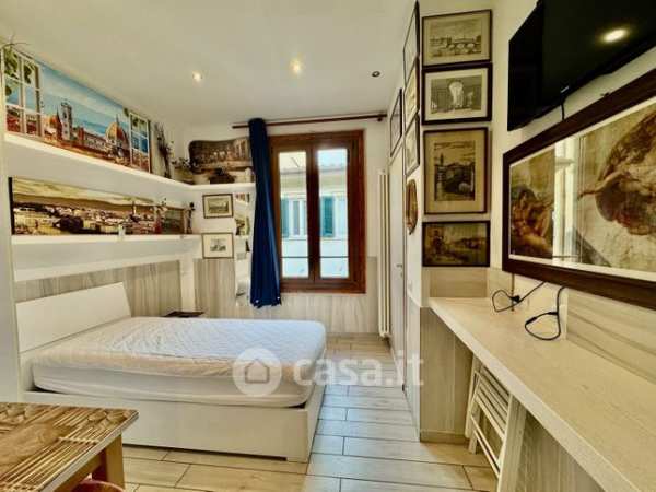 Attivitã /licenza (con o senza mura) in commerciale in Via dei Martiri del Popolo 57 R