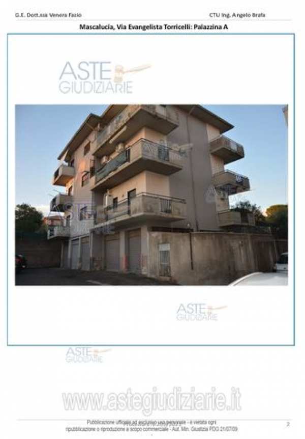 Box/posto auto in residenziale in Via Evangelista Torricelli 8