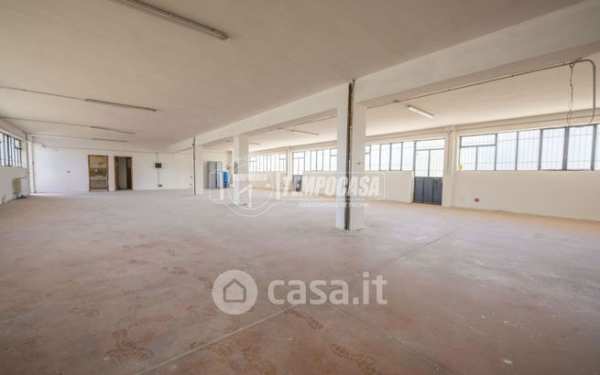 Capannone in commerciale in Via Guido Rossa