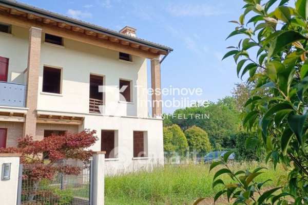 Casa bi/trifamiliare in residenziale in Via Trento