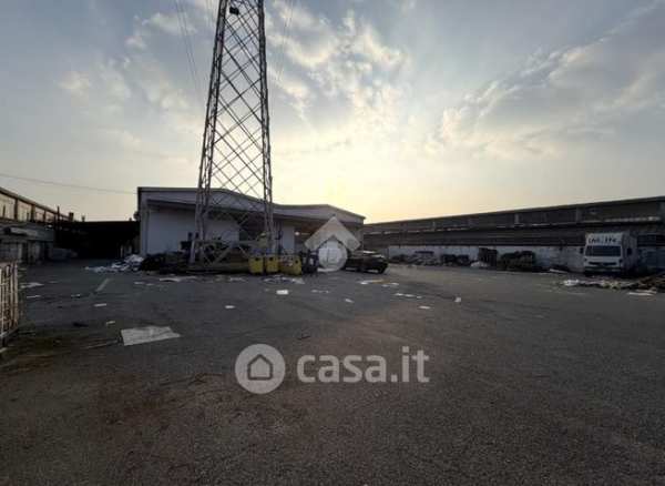 Capannone in commerciale in Strada del Francese 117