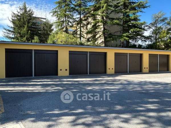 Box/posto auto in residenziale in Viale XXV Aprile 10