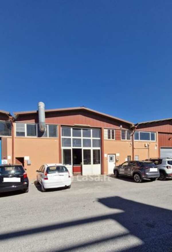 Capannone in commerciale in Via Melbourne