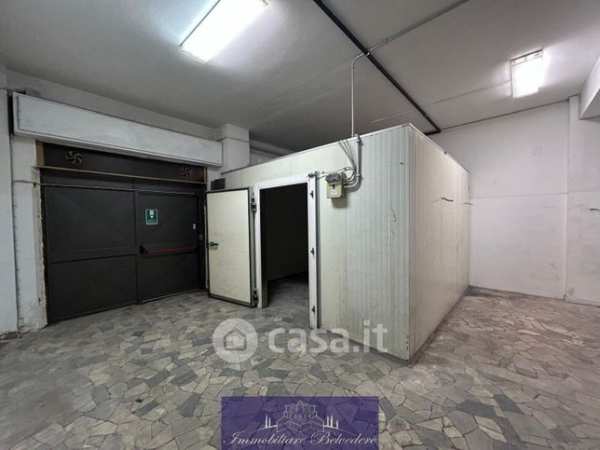 Capannone in commerciale in Via Valdegola