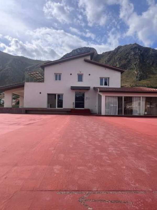 Ufficio in commerciale in Viale della Regione Siciliana Nord Ovest