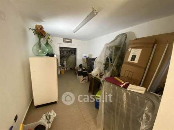 Capannone in commerciale in 