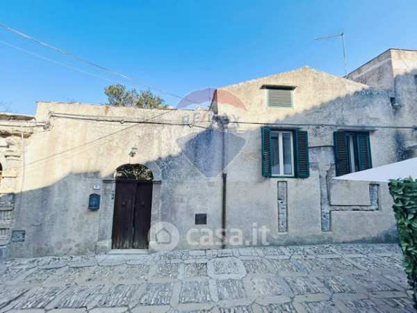 Casa indipendente in residenziale in Via G. Fontana 7