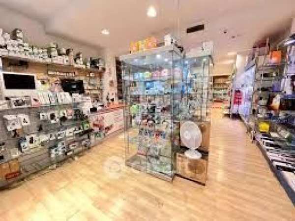 Negozio/locale commerciale in commerciale in Via dei Servi 11