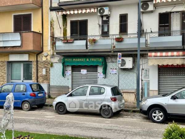 Negozio/locale commerciale in commerciale in Via R. Jemma 355