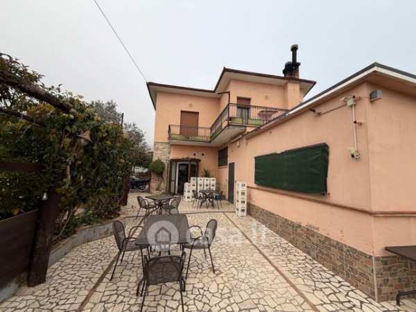 Negozio/locale commerciale in commerciale in Via della Lince