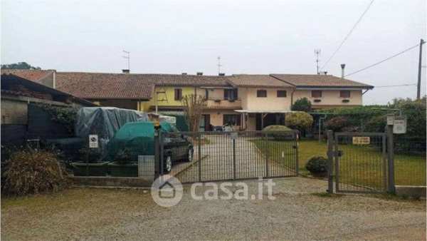 Villetta a schiera in residenziale in Via Stazione 138