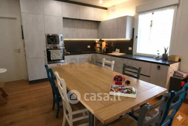 Casa bi/trifamiliare in residenziale in Via Tormeno