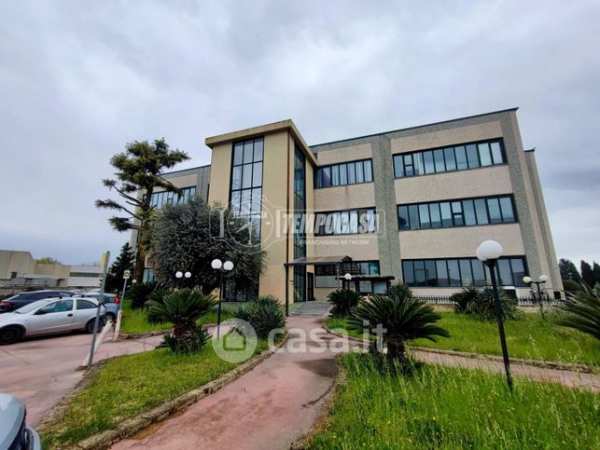 Ufficio in commerciale in Strada Provinciale 335 dei Ponti della Valle 1