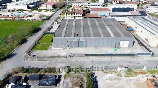 Capannone in commerciale in Via G. Pastore 38