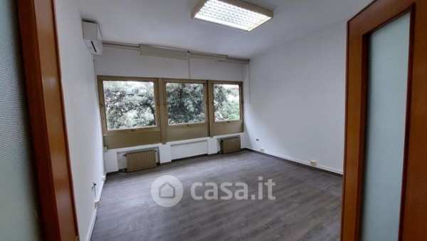Ufficio in commerciale in Via Giuseppe Parini 3