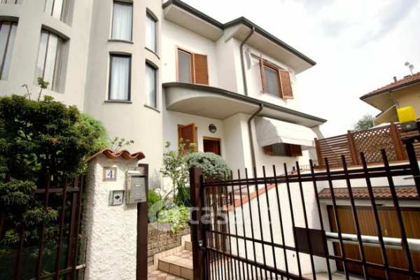 Casa bi/trifamiliare in residenziale in Via Antonio Canova 4