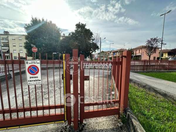 Box/posto auto in residenziale in Via Giacomo Brodolini 30