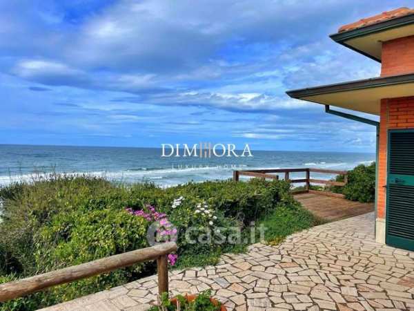 Villa in residenziale in Lungomare Pontino