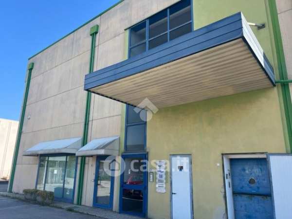 Capannone in commerciale in Via Silvio Pellico 14