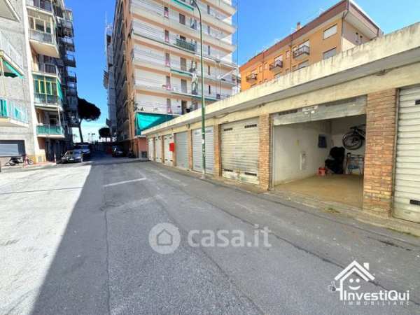 Box/posto auto in residenziale in Via Montevideo 9