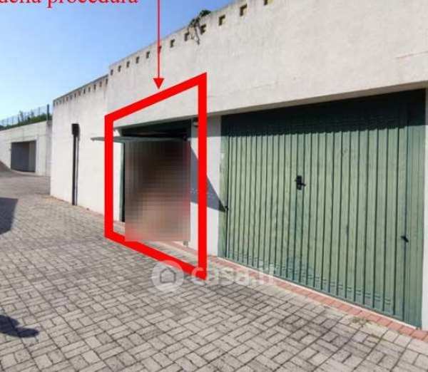 Box/posto auto in residenziale in Via Gaetano Donizetti