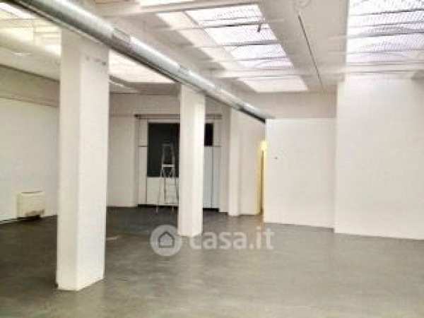 Capannone in commerciale in Via Cerano 15