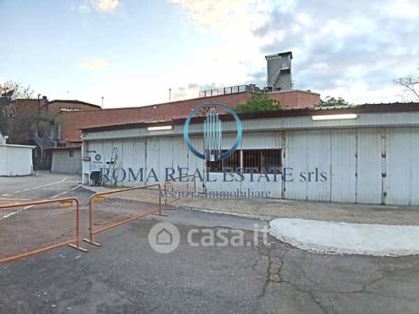 Capannone in commerciale in Viale di Tor di Quinto 35
