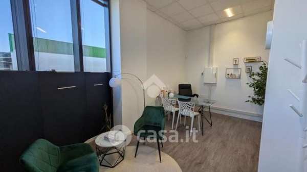 Ufficio in commerciale in Via Venezia