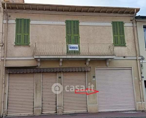 Box/posto auto in residenziale in Via Roma 9