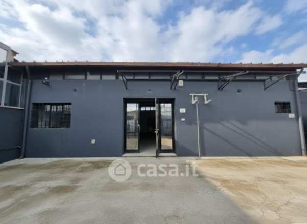 Capannone in commerciale in Via Alessandro Santini 112