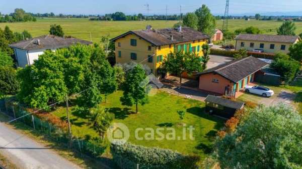 Casa bi/trifamiliare in residenziale in Via San Michele 230