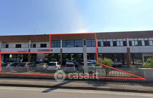 Capannone in commerciale in Via A. Brustolon