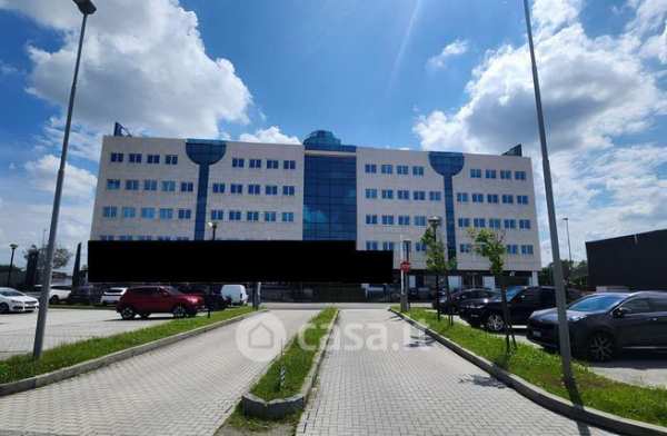 Ufficio in commerciale in 