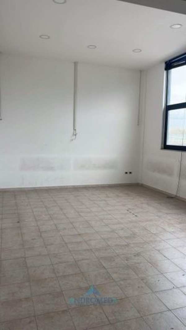 Ufficio in commerciale in 