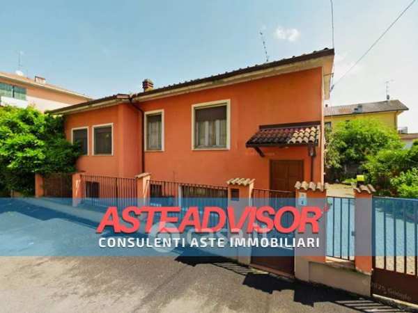 Villa in residenziale in Via Ettore Schinelli 8