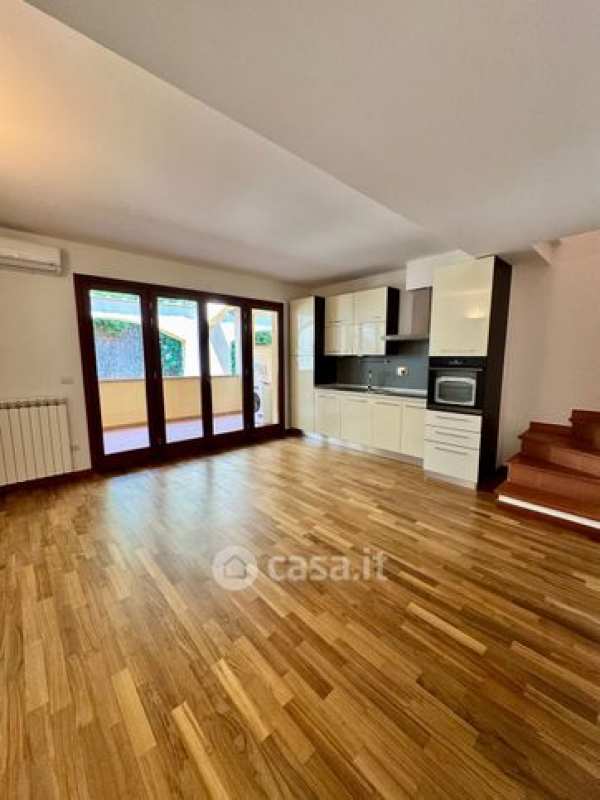 Appartamento in residenziale in Viale Francesco Petrarca 120 /A