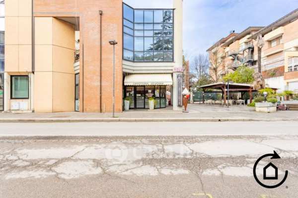 Attivitã /licenza (con o senza mura) in commerciale in Via Roma 17