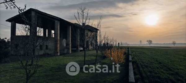 Rustico/casale in residenziale in Via Calisto della Piazza
