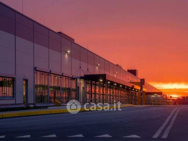 Capannone in commerciale in Via Baldanzese