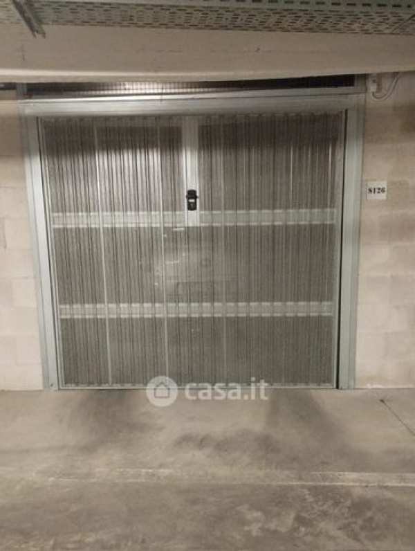 Box/posto auto in residenziale in Via delle Robinie 18